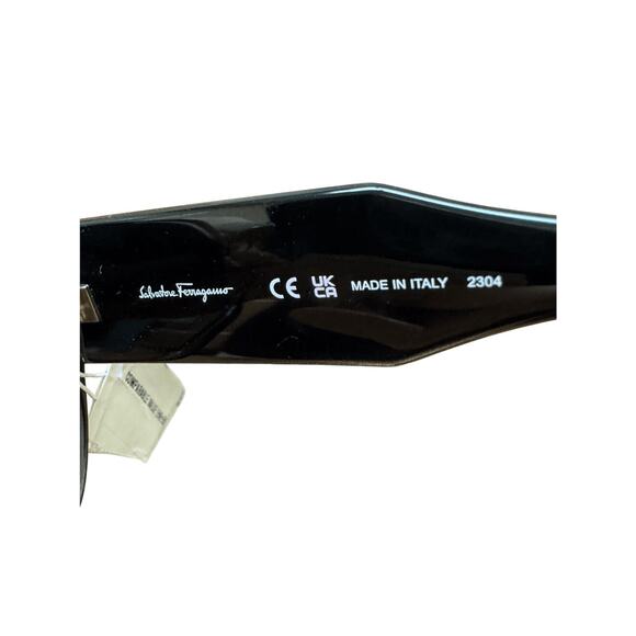 Salvatore Ferragamo NWT SF943S Sunglasses in Grey Gradient - Picture 7 of 10